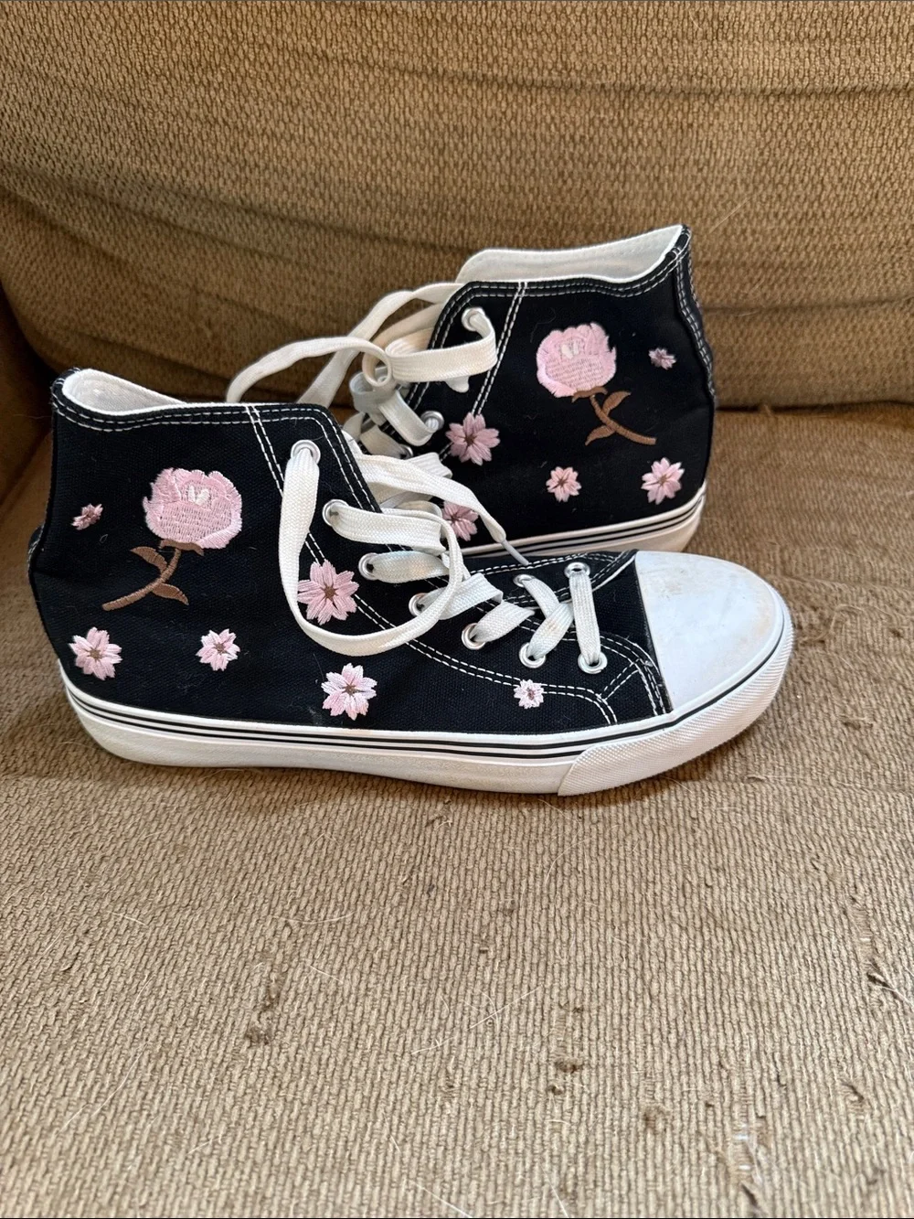 High-Top Canvas Sneakers with Pink Floral Embroidery - Black - Picture 4 of 4